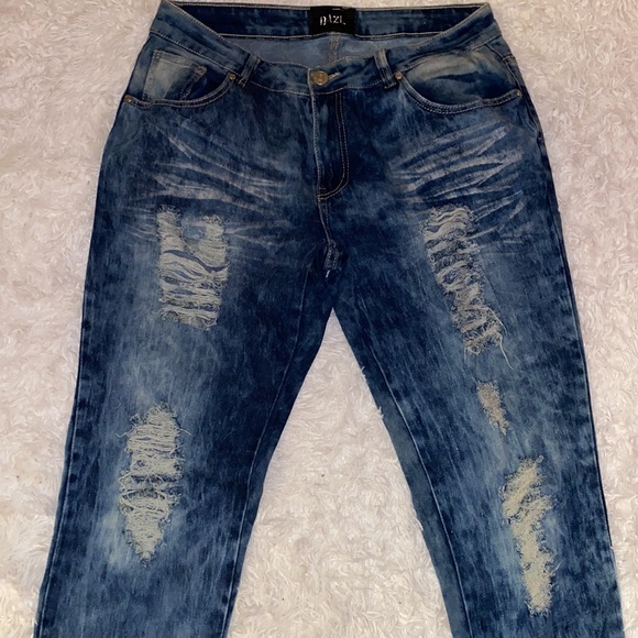 Women’s DAZL  Distressed Jeans - Picture 3 of 11